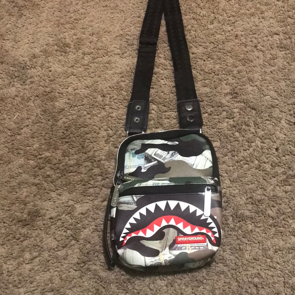 Spraygrounds/Camo money shark sling Crossbody